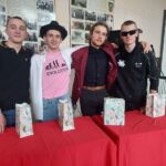 Захоплива розважальна гра «Хто зверху?»